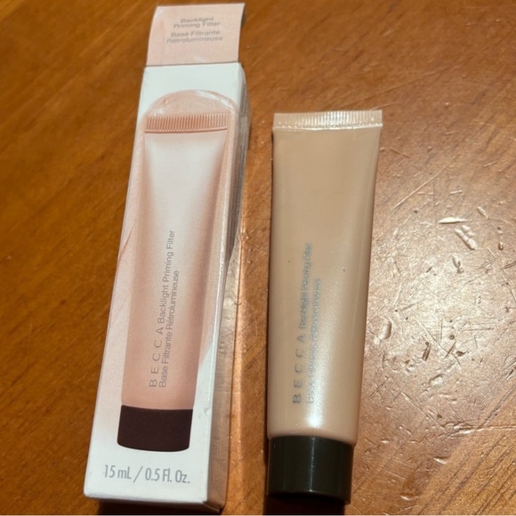 Becca Backlight Priming Filter - Picture 2 of 16